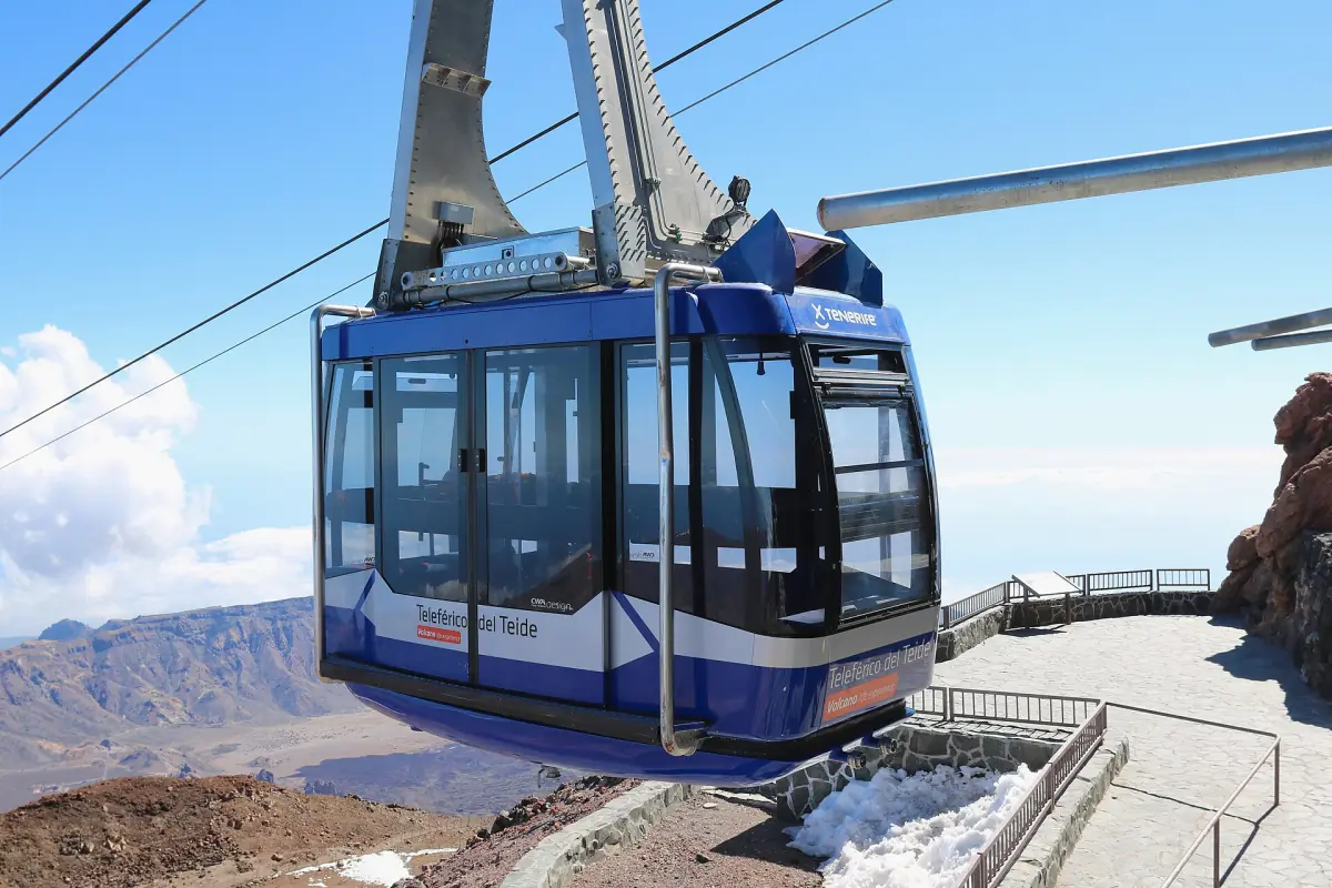 Eine Seilbahnkabine an der Bergstation am Teide